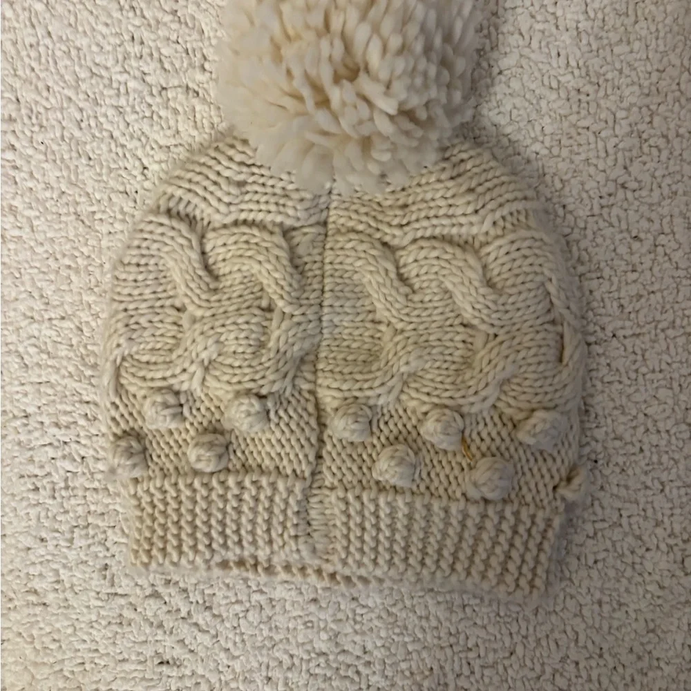 Elegant Cream Knit Pom-Pom Beanie